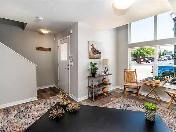 5th image of 403 W Water St #I