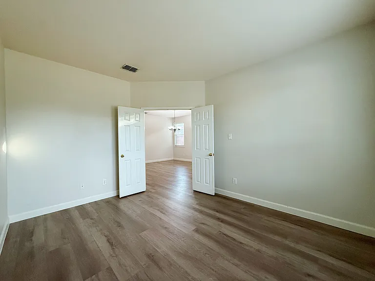 1916 Silver Leaf Dr — Photo 9