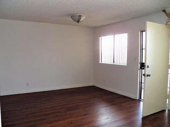 3rd image of 344 Vine St APT 5