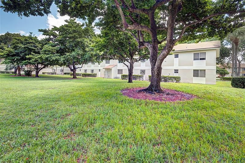 1st image of 304 Gardens Dr APT 204