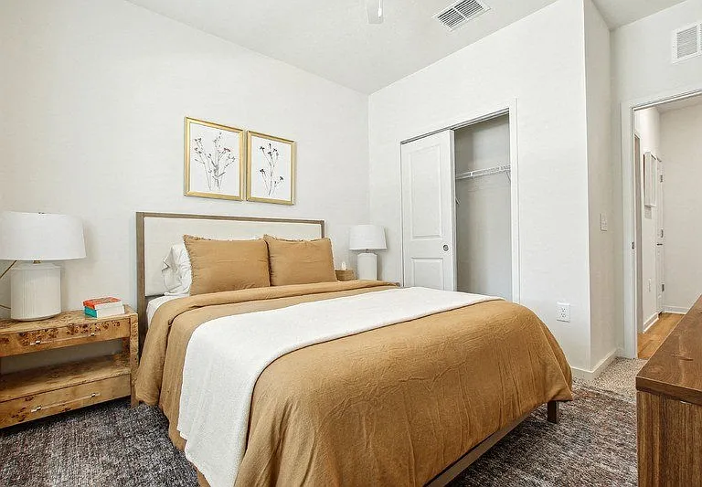 Sundance Trails Apartments — Photo 19