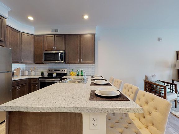 3rd image of 1001 Russell Blvd #6f5e80836
