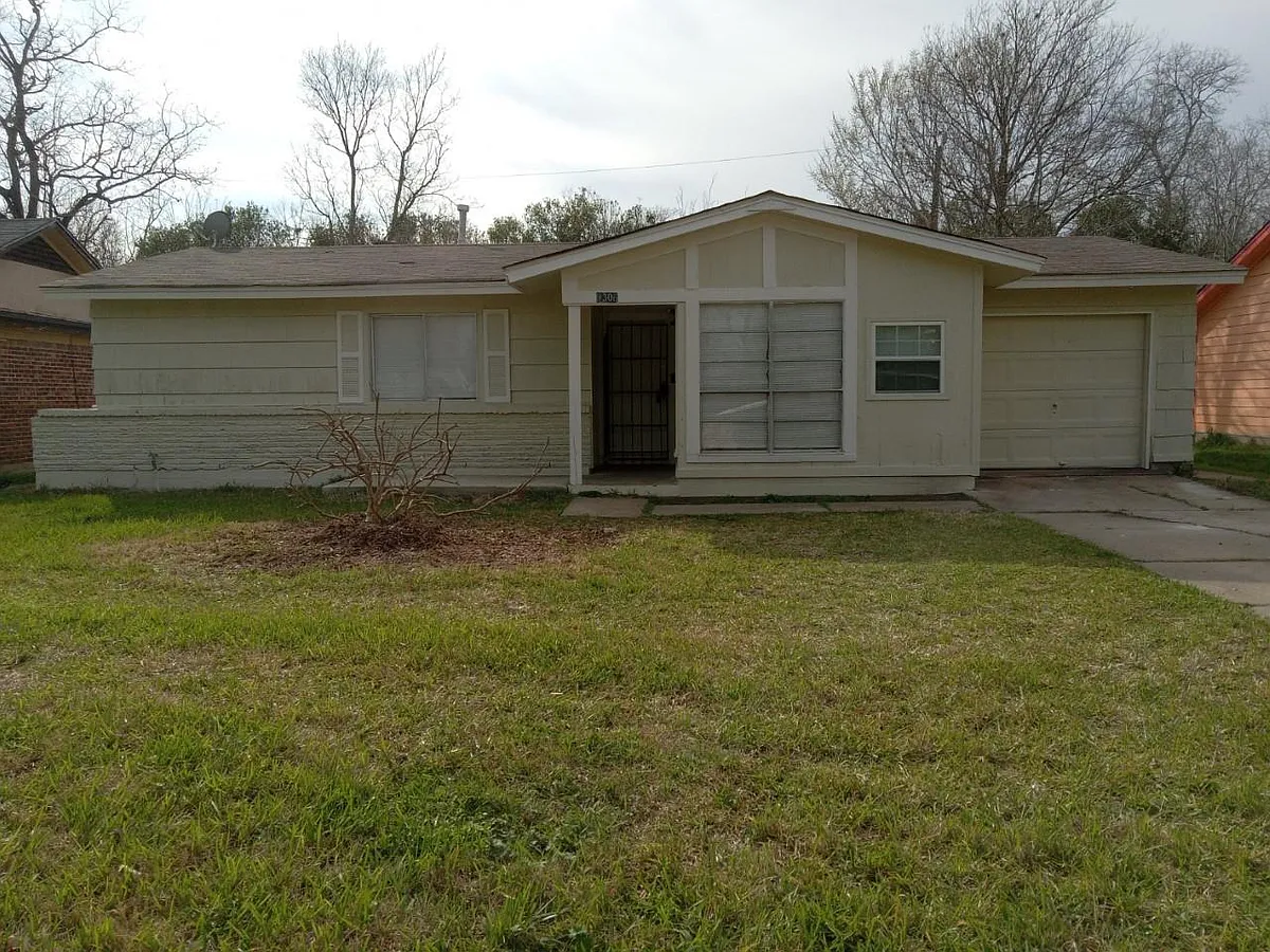 Building Photo - 9306 Saint Lo Rd