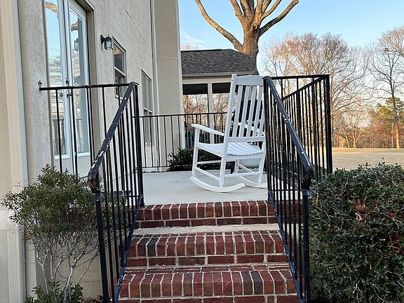 4th image of 124 Village Rd