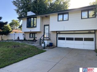 3221 NW 3rd St, Lincoln, NE 68521