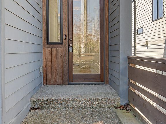 5th image of 118B Fern Ave #B