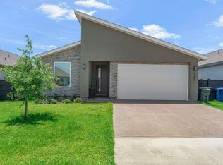 107 Canyon Lake Dr, Laredo, TX 78045