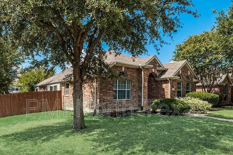 3 bed, 2.0 bath, 1808 sqft, $2,350 — Photo 4