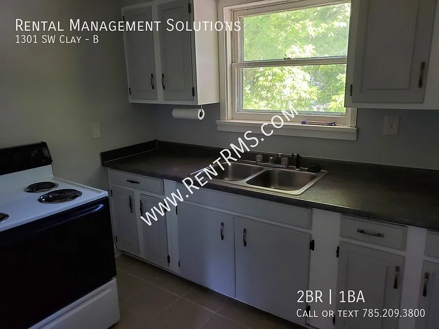 Building Photo - 1301 SW Clay St #B