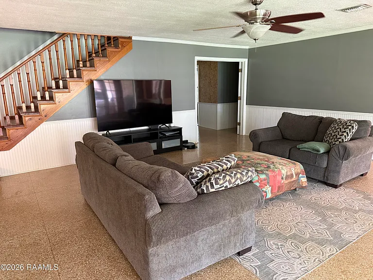 204 Carolyn Dr — Photo 4