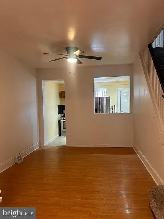2 bed, 1.5 bath, 878 sqft, $1,300 — Photo 4