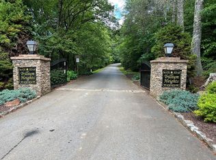 10 Trillium Ln, Brasstown, NC 28902