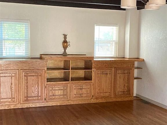 2nd image of 813 N Halagueno St