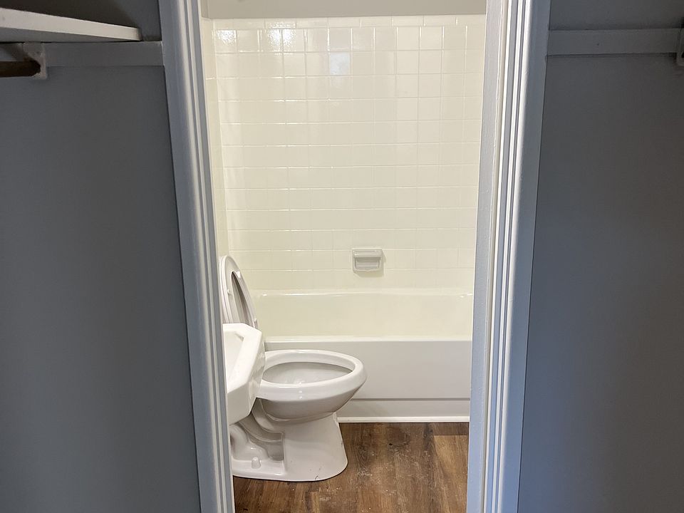 1st image of 408 Lindsay Ct APT 2