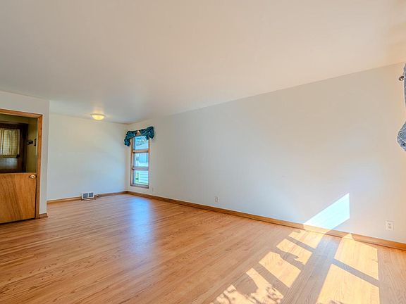 4th image of 2506 W Whitaker AVENUE