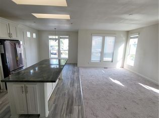 47 Canterbury Dr, Northridge, CA 91324