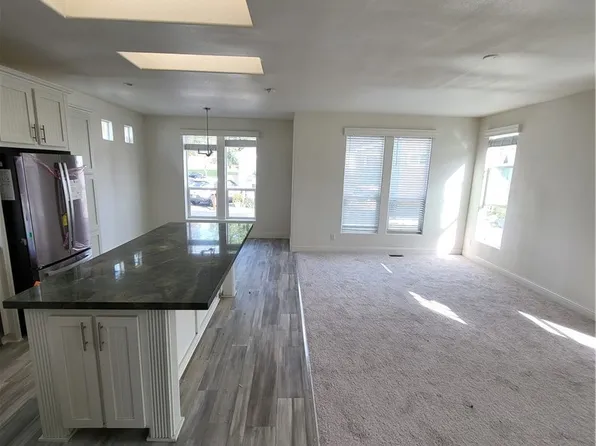47 Canterbury Dr, Northridge, CA 91324