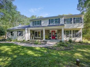 25 Hickory Ln, Long Valley, NJ 07853