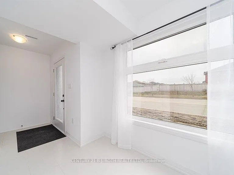 17 Fairlane Ave — Photo 2