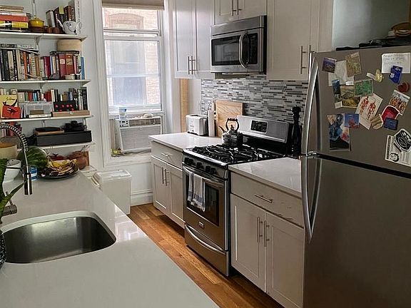 4th image of 533 8th St APT 1R