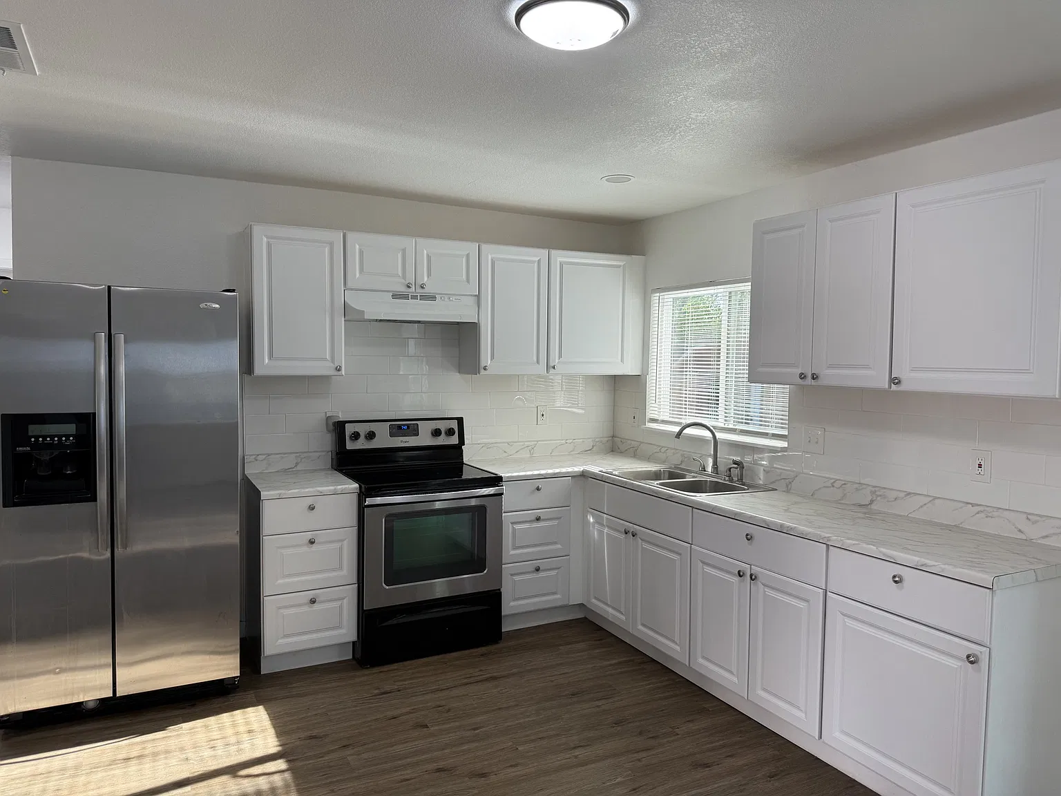 3 bed, 1327 sqft, $1,900 — Photo 3