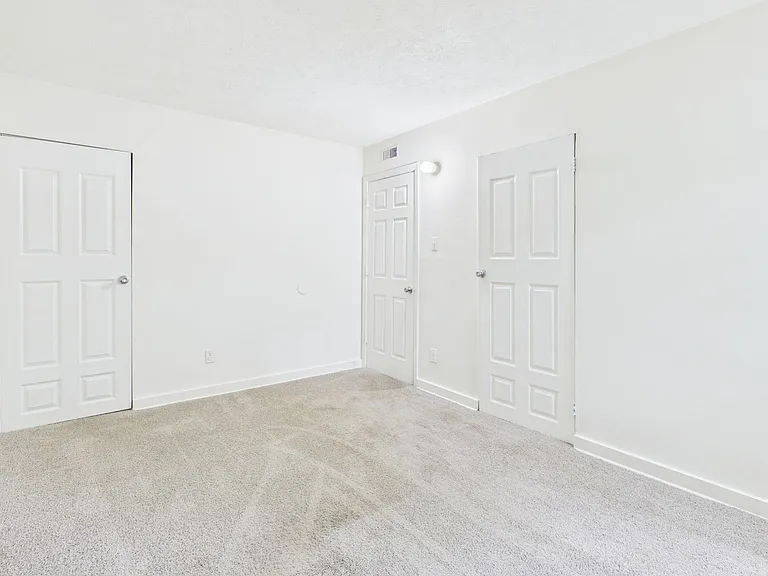 Forest Square Apartments — Photo 32