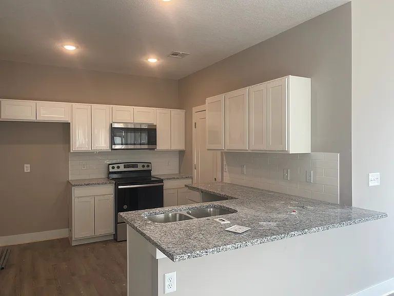 5218 N Cypress St — Photo 4