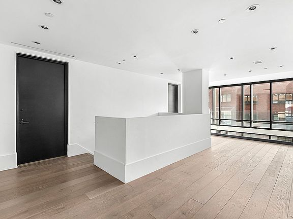 4th image of 429 Kent Ave #D720