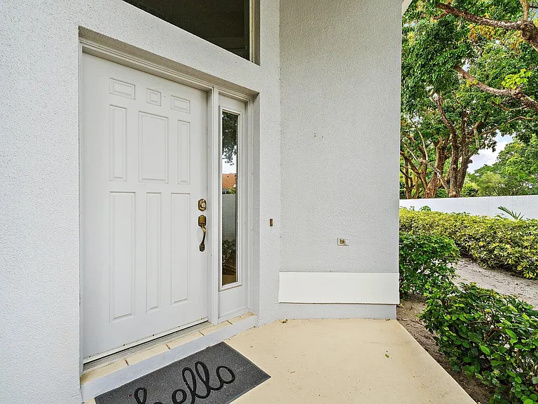 137 Eagleton Ct — Photo 38