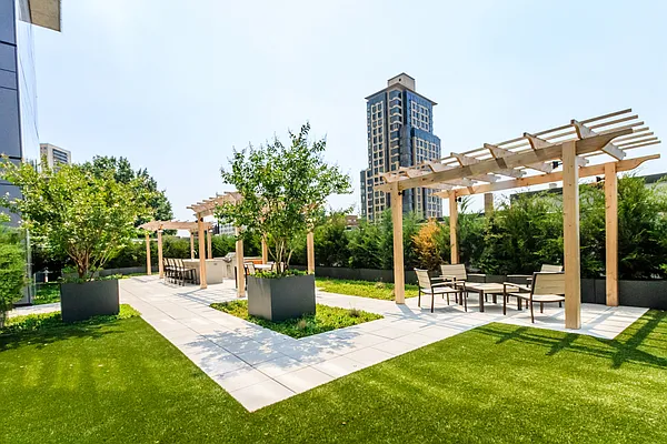 Rented by BLU Real Estate | media 16