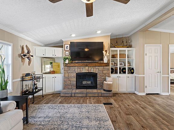 3rd image of 10152 Dallas Hollow Rd