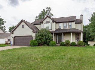 884 Collins Pond Dr, Ravenna, OH 44266