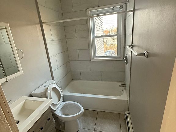 4th image of 65 Linsley Ave Floor 2