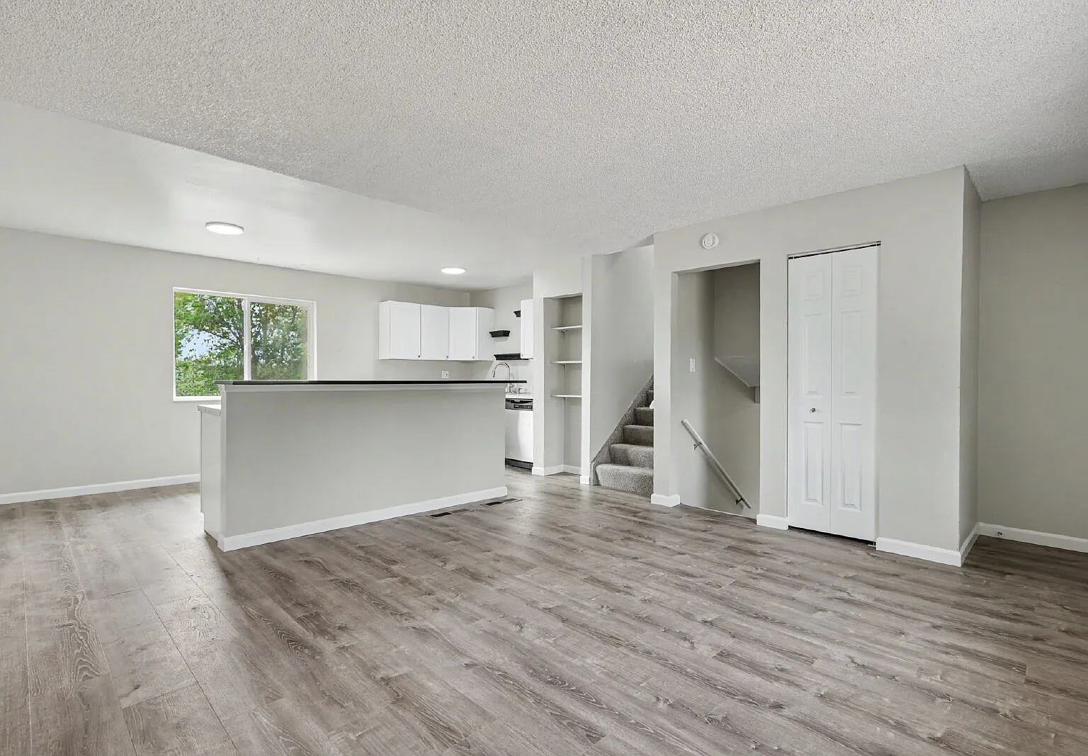 2 bed, 1.5 bath, 1420 sqft, $1,695 — Photo 3