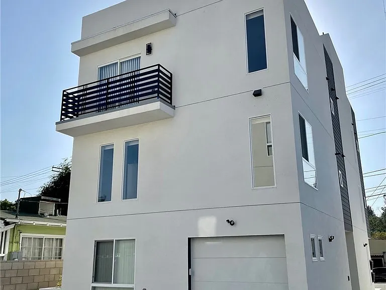 118 S Avenue 63 — Photo 18