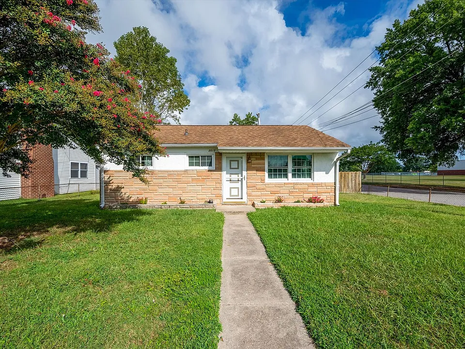 2015 Kensington Dr