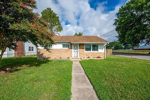 2015 Kensington Dr Photo 1