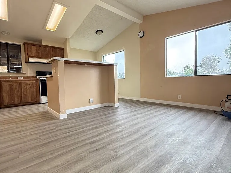 2040 Parkridge Ave — Photo 2