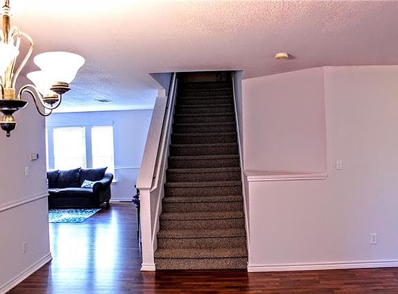 5th image of 610 Whispering Hollow Dr