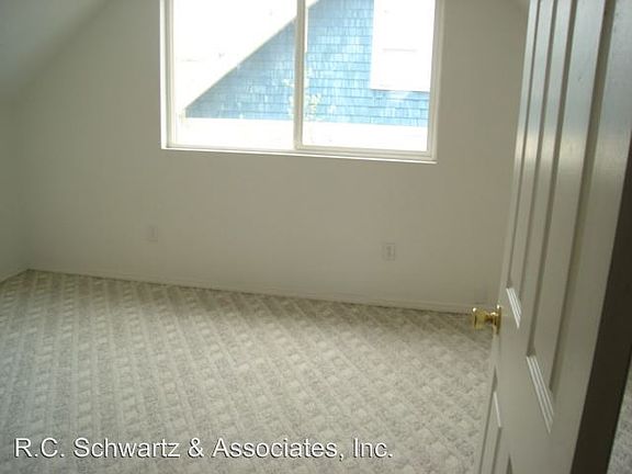 5th image of 1809 W Knox Ave