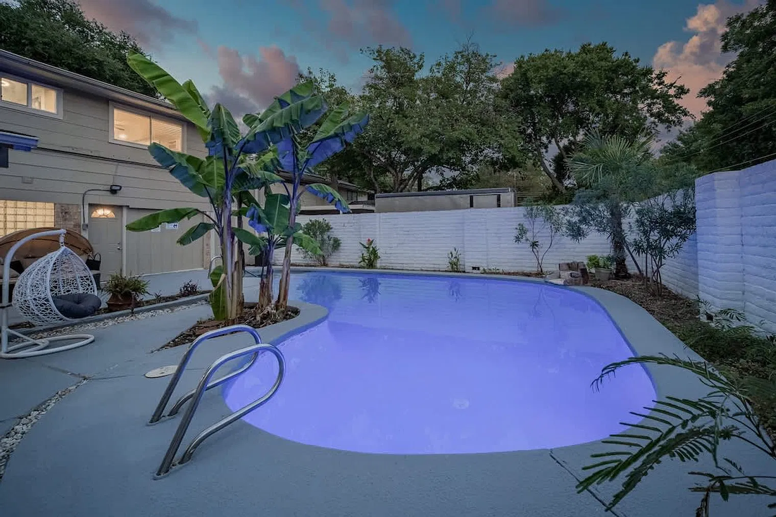 5 bed, 2.0 bath, 2346 sqft, $5,590 — Photo 2