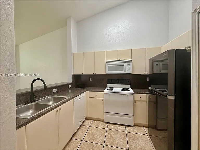 1692 SE 29th Ct #201 — Photo 12
