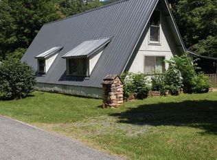 6076 Peaceful Valley Rd, New Castle, VA 24127