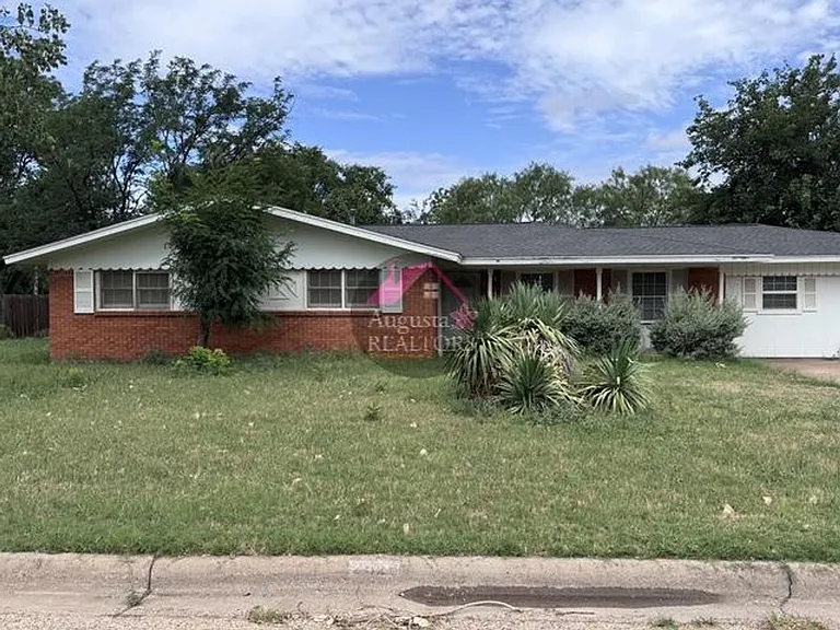 2626 Garfield Ave — Photo 1