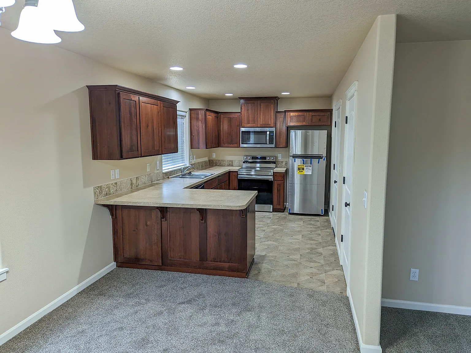 3 bed, 2.5 bath, 1287 sqft, $2,025 — Photo 4