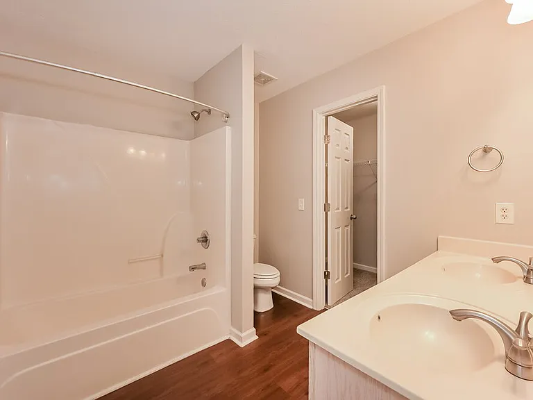 1413 Chesterbrook Ct — Photo 12