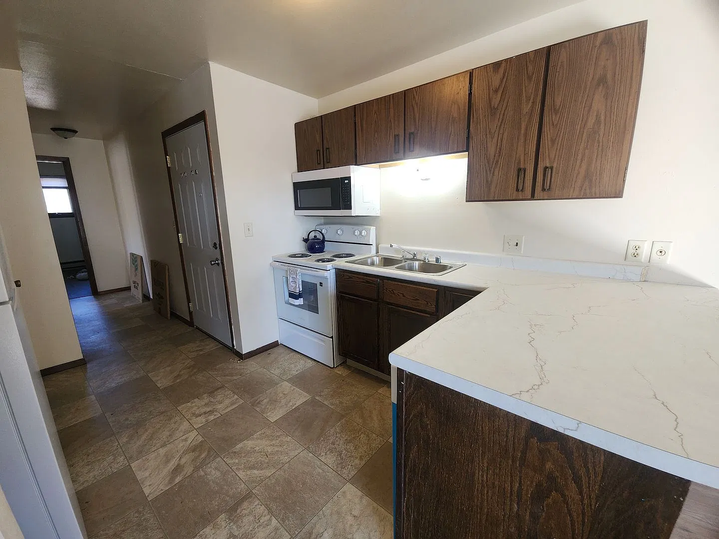 1045 Greenwood Ct. — Photo 4