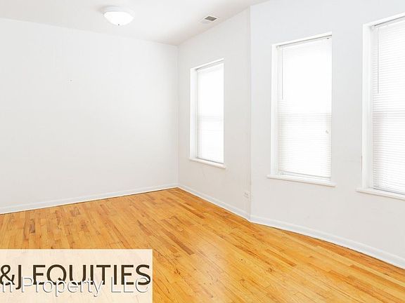2nd image of 4511 N Malden St APT 3A