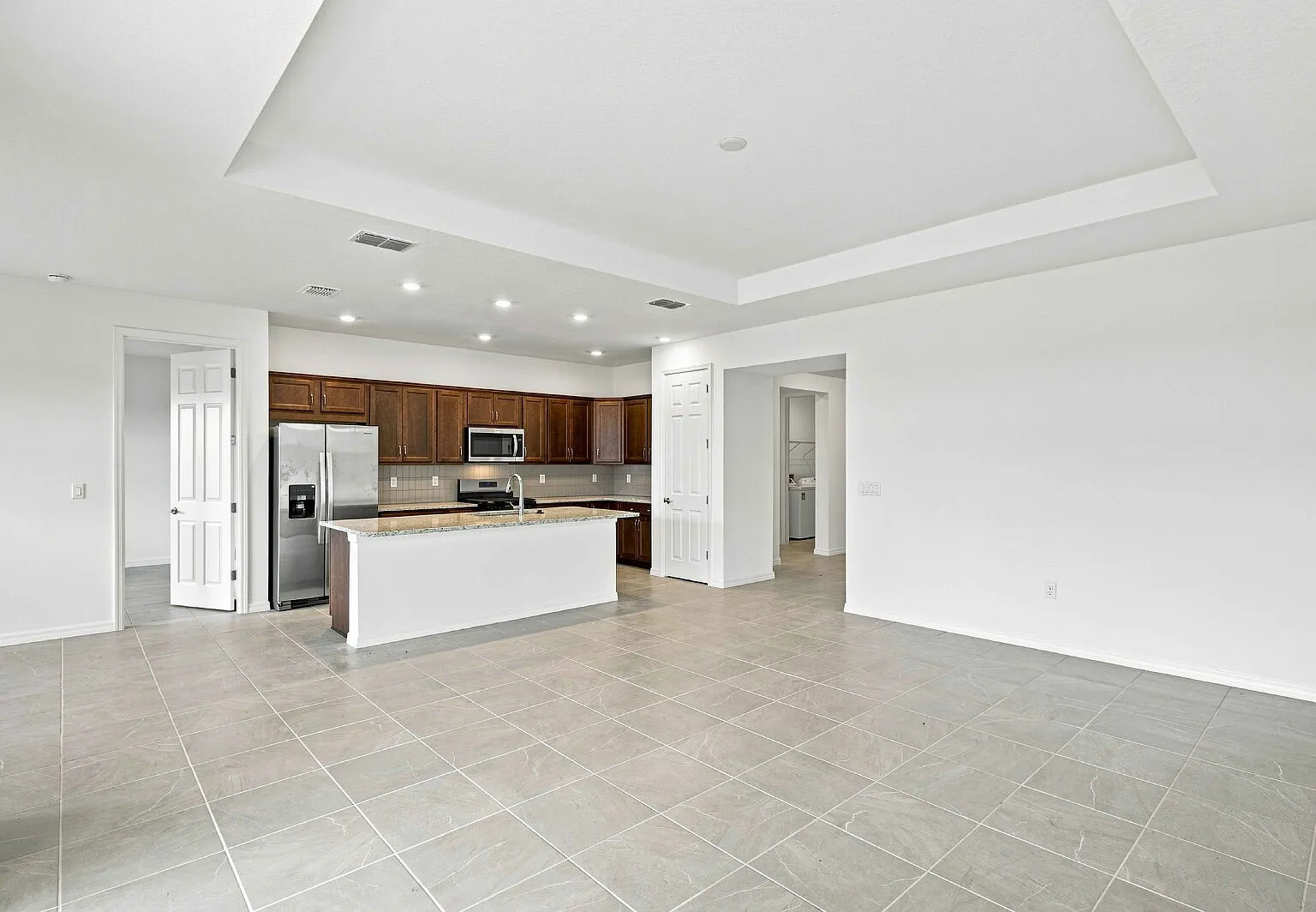 4 bed, 3.0 bath, 2000 sqft, $2,395 — Photo 3