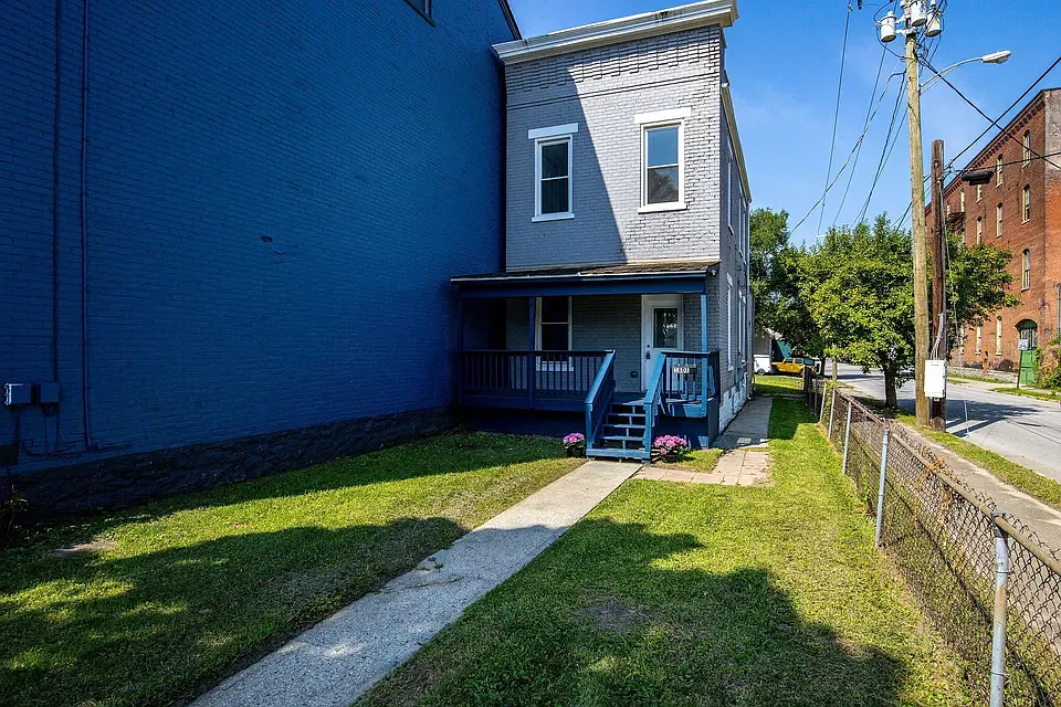 3 bed, 1248 sqft, $1,500 — Photo 2